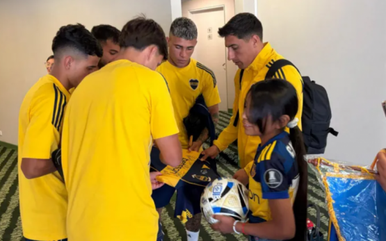 El hermoso gesto del plantel de Boca con una nena en Salta